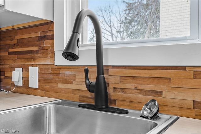 18303 Canterbury Road, Cleveland, OH 44119