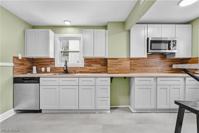 18303 Canterbury Road, Cleveland, OH 44119