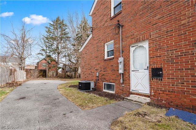 18303 Canterbury Road, Cleveland, OH 44119