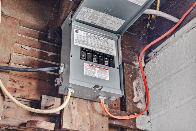 18303 Canterbury Road, Cleveland, OH 44119