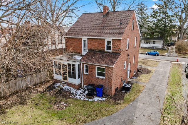 18303 Canterbury Road, Cleveland, OH 44119