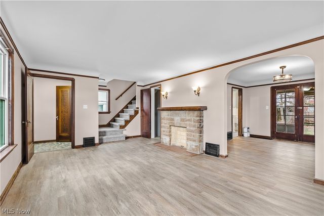 18303 Canterbury Road, Cleveland, OH 44119