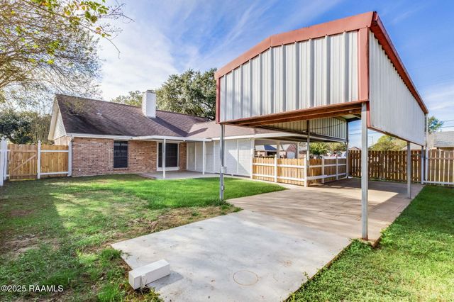 101 Meadow Glen Drive, Youngsville, LA 70592