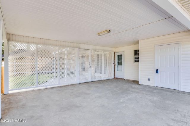 101 Meadow Glen Drive, Youngsville, LA 70592