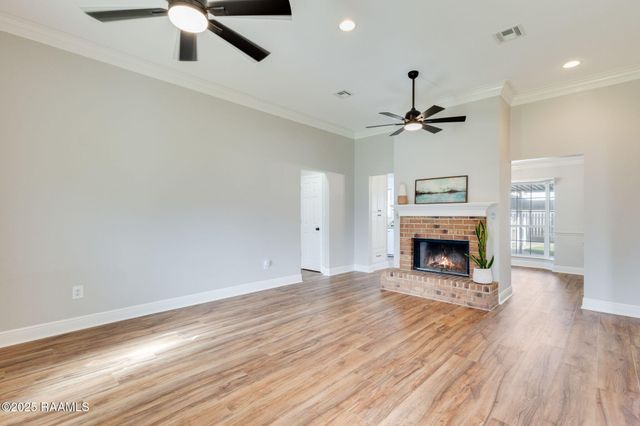 101 Meadow Glen Drive, Youngsville, LA 70592