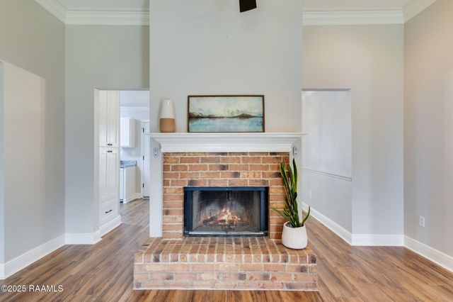 101 Meadow Glen Drive, Youngsville, LA 70592