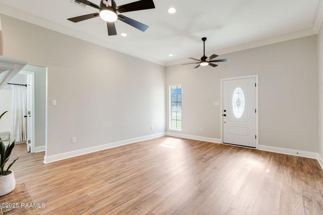 101 Meadow Glen Drive, Youngsville, LA 70592