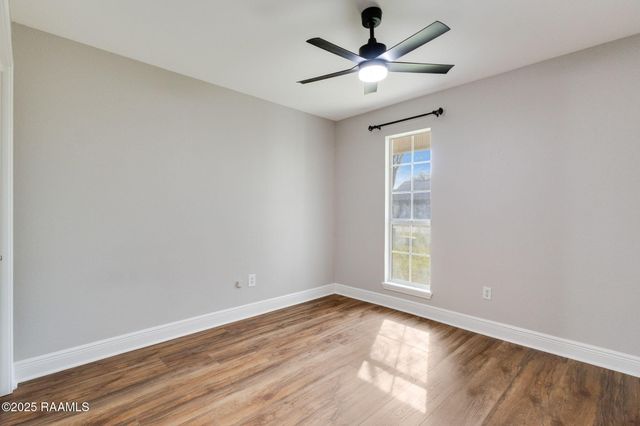 101 Meadow Glen Drive, Youngsville, LA 70592