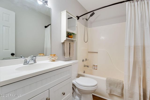 101 Meadow Glen Drive, Youngsville, LA 70592