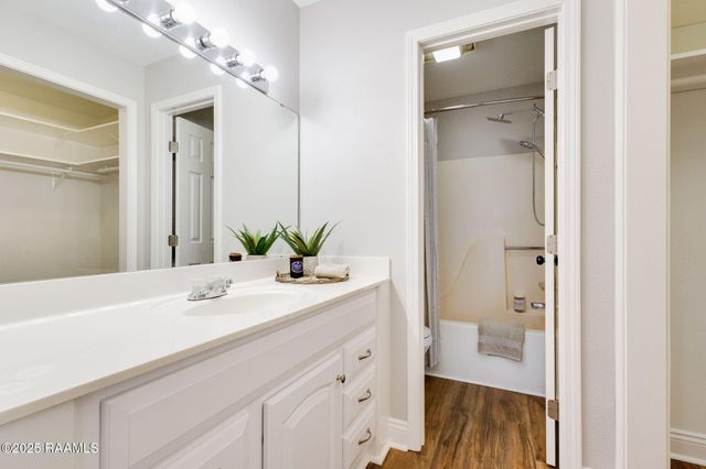 101 Meadow Glen Drive, Youngsville, LA 70592