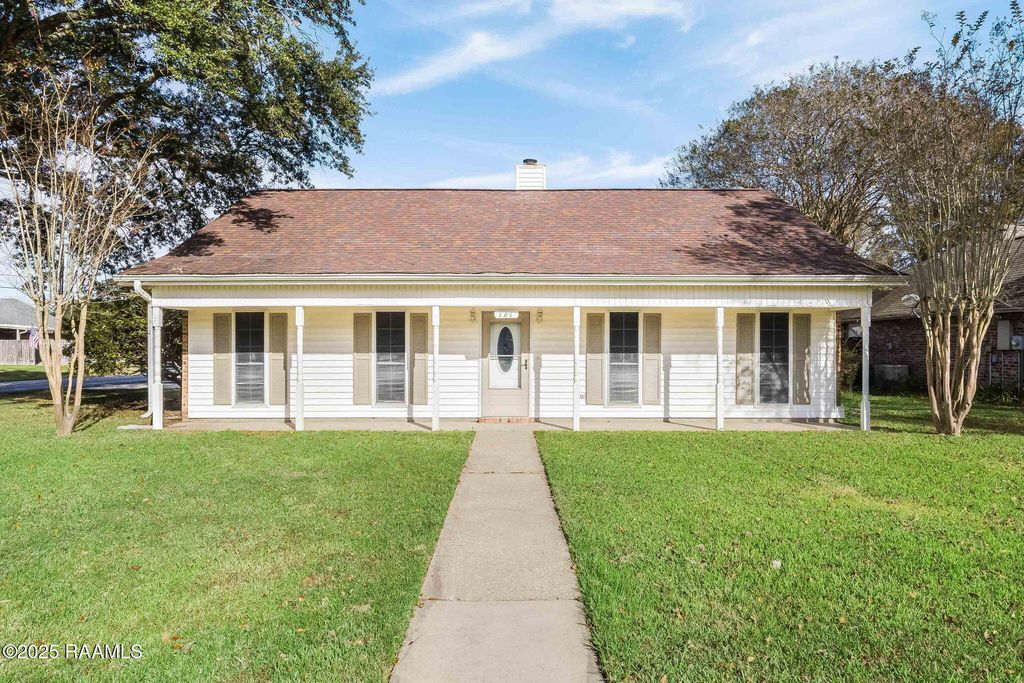 101 Meadow Glen Drive, Youngsville, LA 70592