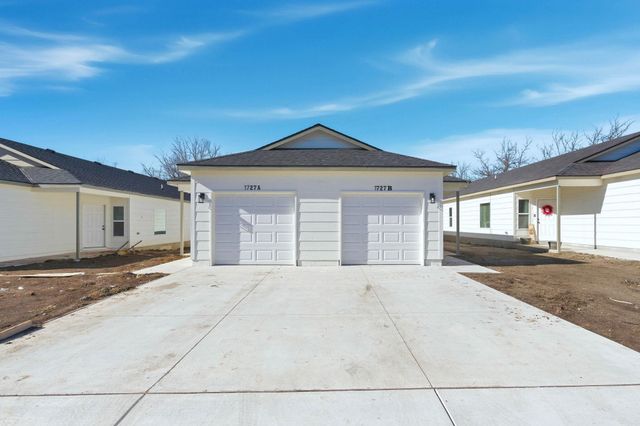 1727 N Main St, Rose Hill, KS 67133