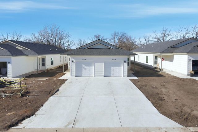 1727 N Main St, Rose Hill, KS 67133