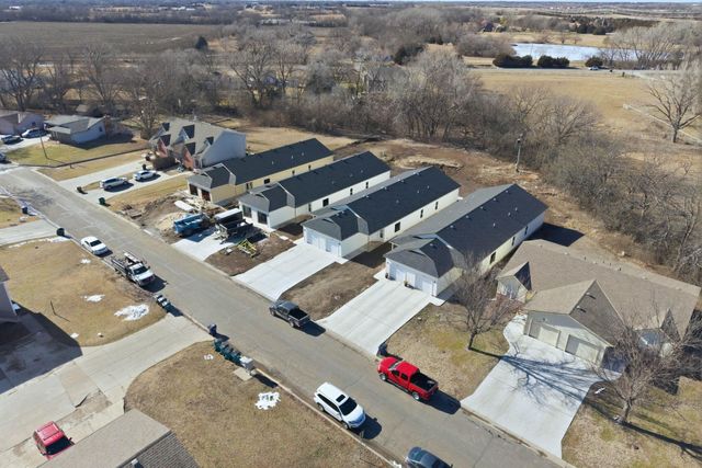 1727 N Main St, Rose Hill, KS 67133