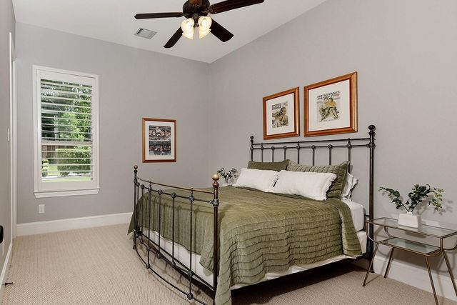 6 Paloma Bend Place, The Woodlands, TX 77389