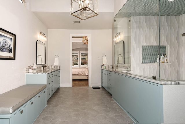 6 Paloma Bend Place, The Woodlands, TX 77389