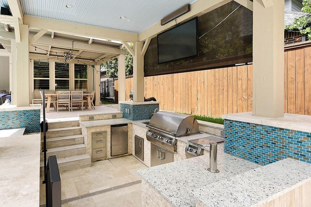 6 Paloma Bend Place, The Woodlands, TX 77389