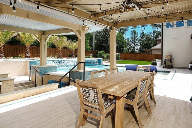 6 Paloma Bend Place, The Woodlands, TX 77389