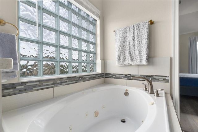 10215 Spring Shadows Park Circle, Houston, TX 77080