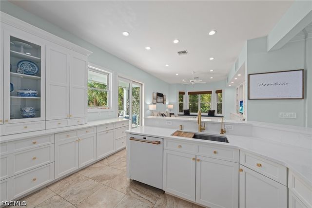 660 Anchor DR, Sanibel, FL 33957