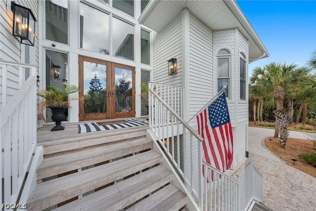 660 Anchor DR, Sanibel, FL 33957