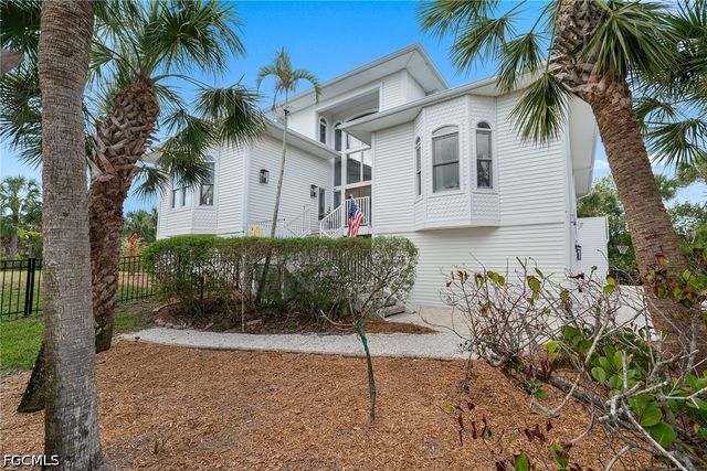 660 Anchor DR, Sanibel, FL 33957