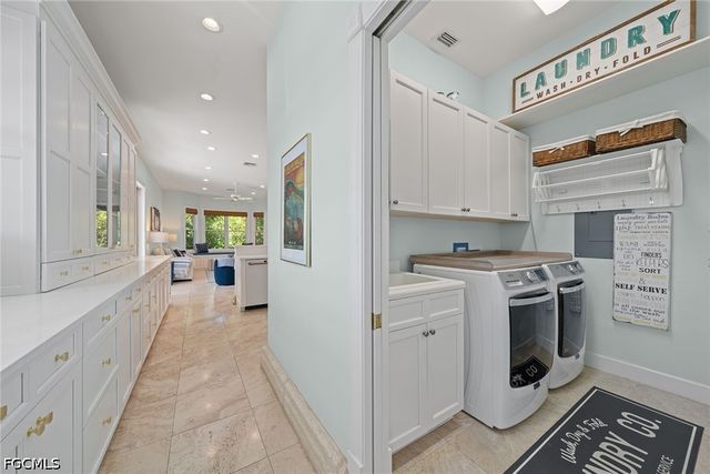 660 Anchor DR, Sanibel, FL 33957