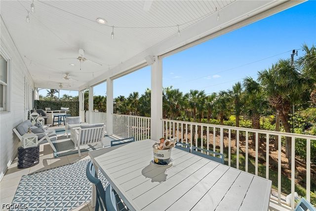 660 Anchor DR, Sanibel, FL 33957