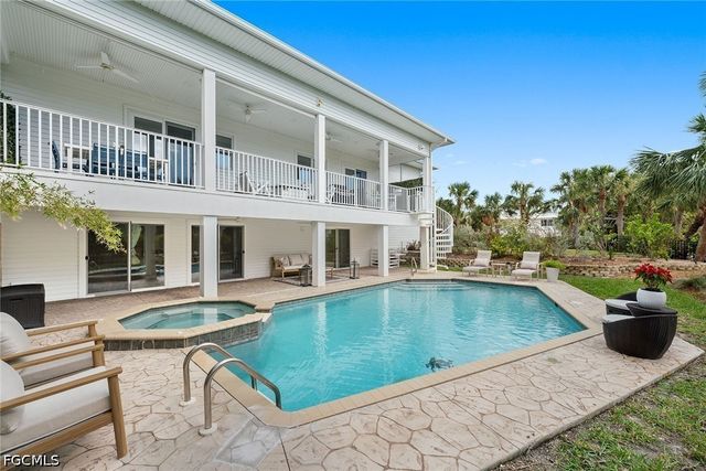 660 Anchor DR, Sanibel, FL 33957