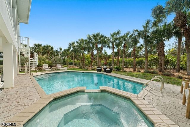 660 Anchor DR, Sanibel, FL 33957