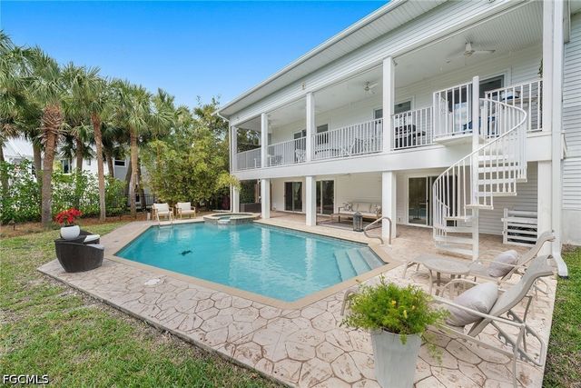 660 Anchor DR, Sanibel, FL 33957