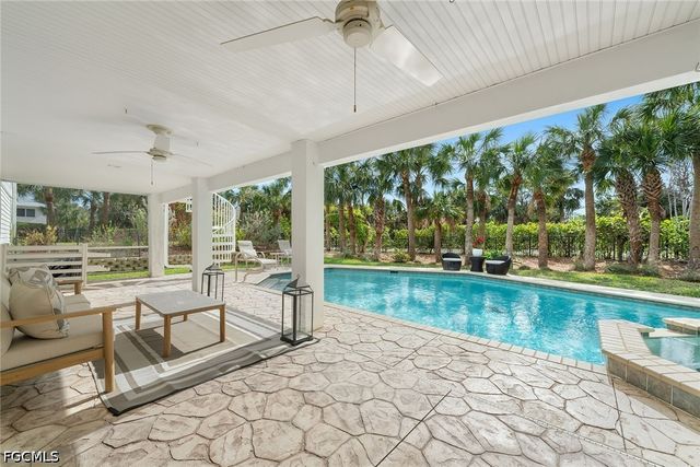 660 Anchor DR, Sanibel, FL 33957