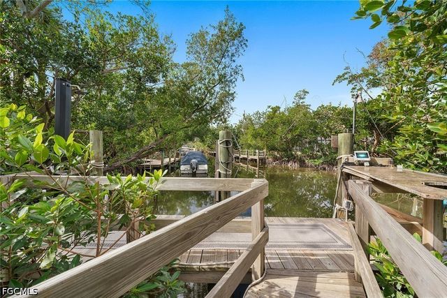 660 Anchor DR, Sanibel, FL 33957