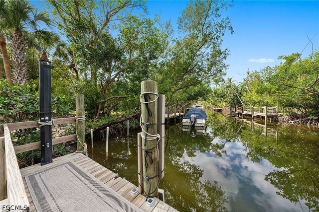 660 Anchor DR, Sanibel, FL 33957