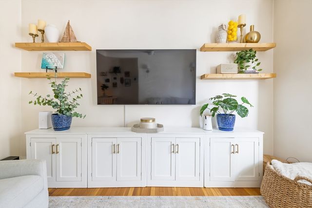 171 H St 1, Boston, MA 02127