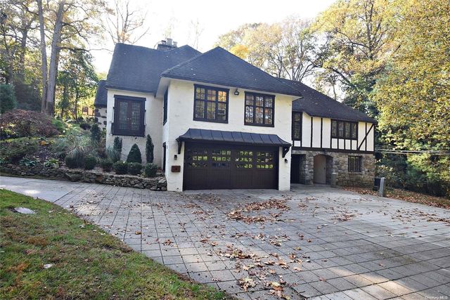 539 Manhasset Woods Road, Manhasset, NY 11030