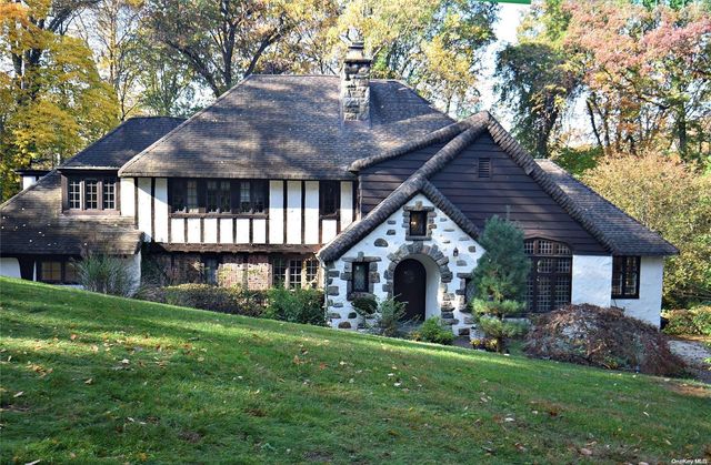 539 Manhasset Woods Road, Manhasset, NY 11030
