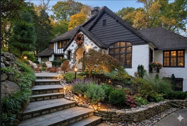 539 Manhasset Woods Road, Manhasset, NY 11030