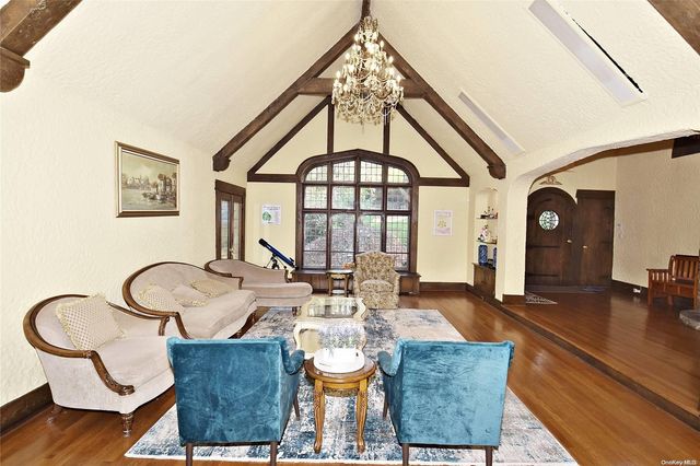 539 Manhasset Woods Road, Manhasset, NY 11030