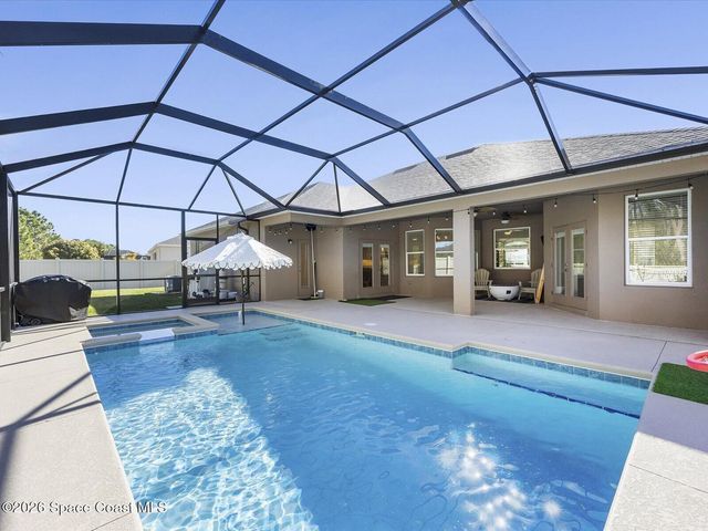 679 Gleneagles Drive SE, Palm Bay, FL 32909