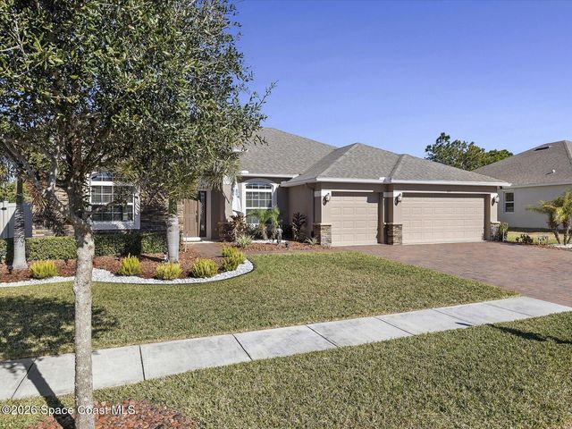 679 Gleneagles Drive SE, Palm Bay, FL 32909