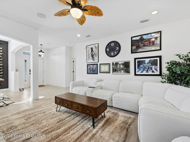 679 Gleneagles Drive SE, Palm Bay, FL 32909