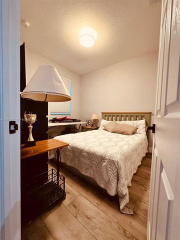 822 SW 143rd Ter 204, Pembroke Pines, FL 33027