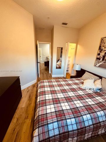 822 SW 143rd Ter 204, Pembroke Pines, FL 33027