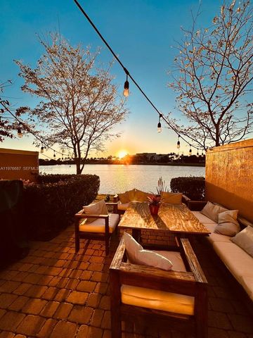 822 SW 143rd Ter 204, Pembroke Pines, FL 33027