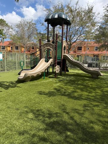 822 SW 143rd Ter 204, Pembroke Pines, FL 33027