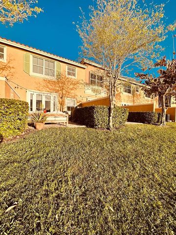 822 SW 143rd Ter 204, Pembroke Pines, FL 33027