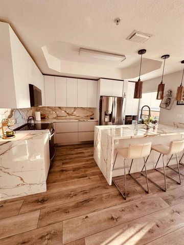 822 SW 143rd Ter 204, Pembroke Pines, FL 33027