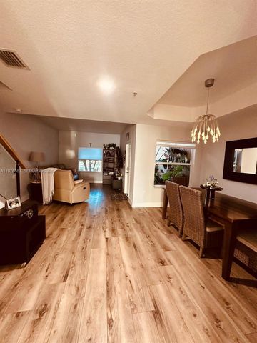 822 SW 143rd Ter 204, Pembroke Pines, FL 33027