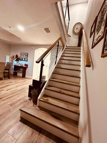 822 SW 143rd Ter 204, Pembroke Pines, FL 33027